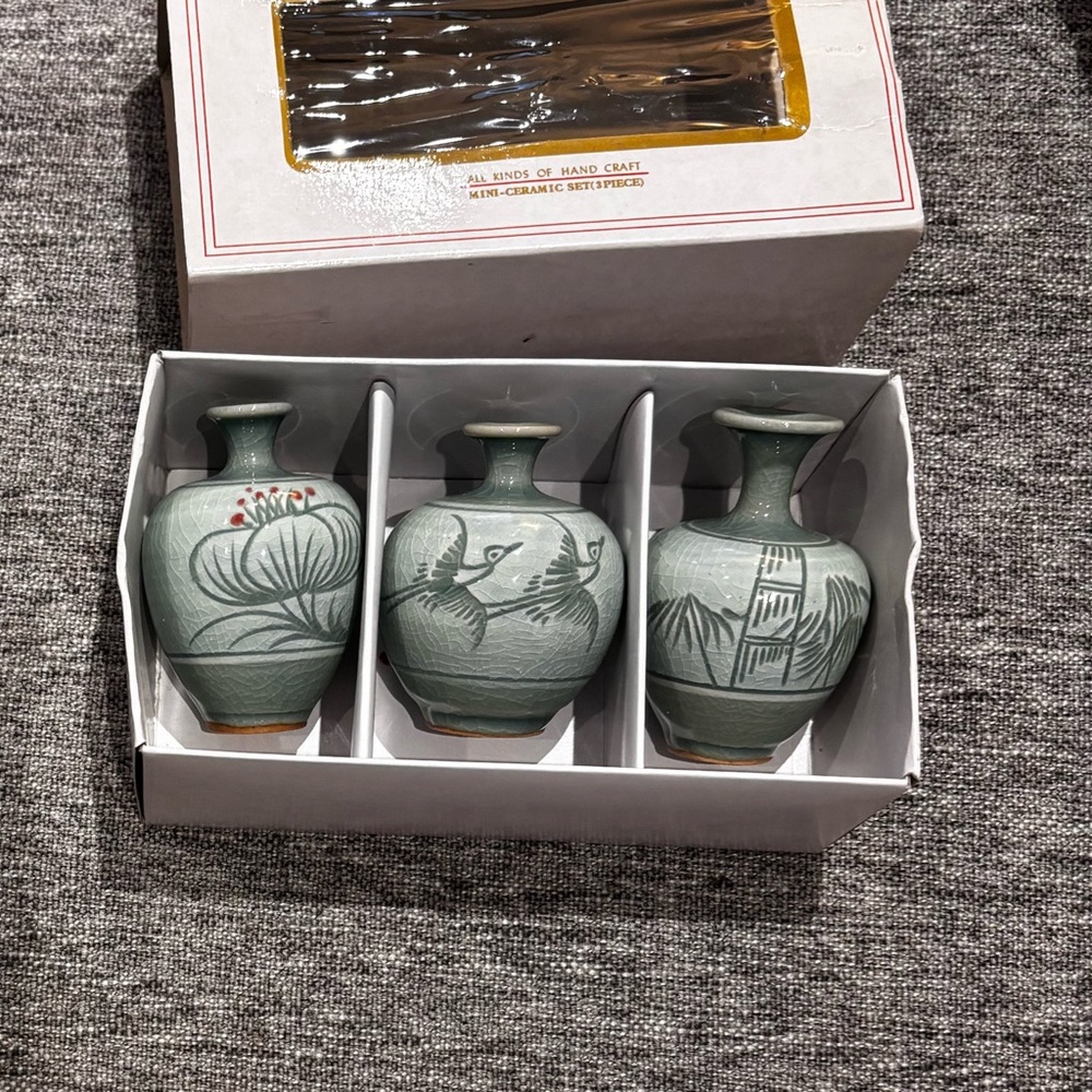 3 Vintage Japanese mini vases, new in box, 1.5x3”